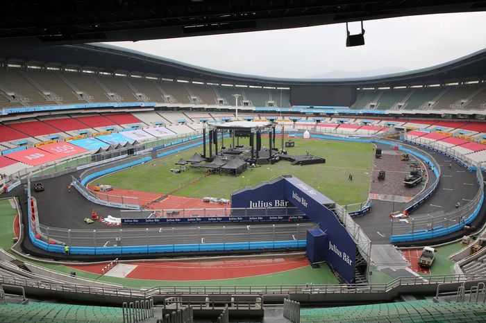 La pista dentro del estadio