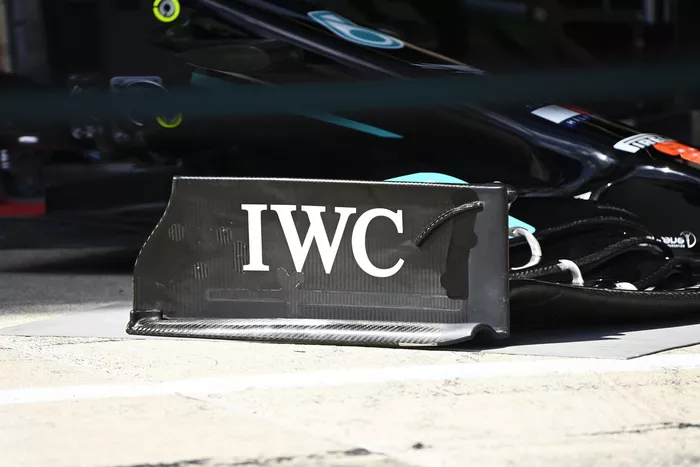 Detalle del alerón delantero del Mercedes W12