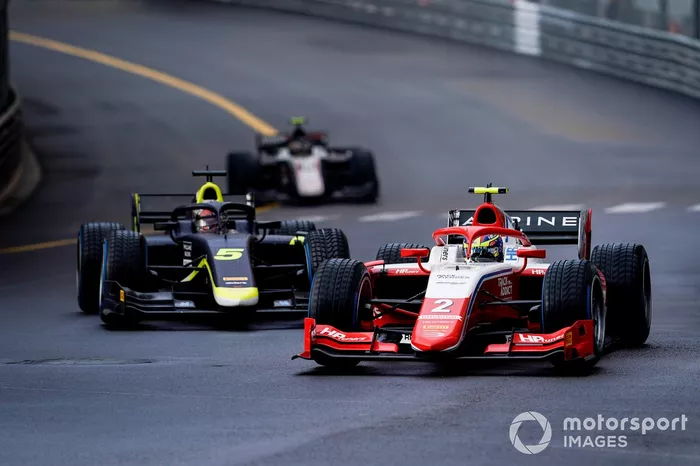 Oscar Piastri, Prema Racing, y Dan Ticktum, Carlin