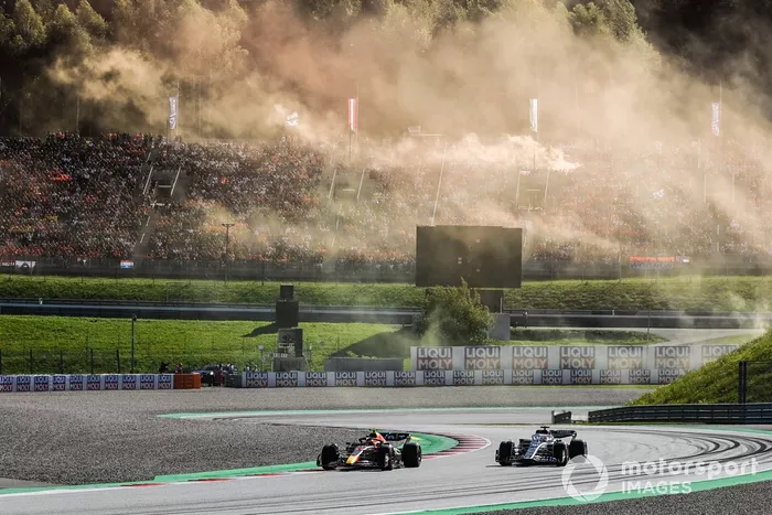 Sergio Pérez, Red Bull Racing RB18, Pierre Gasly, AlphaTauri AT03