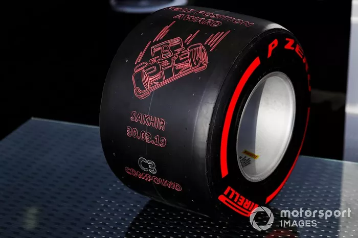 El trofeo Pirelli a la pole