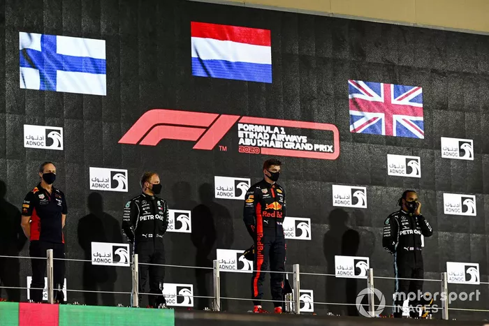 Podio: segundo lugar Valtteri Bottas, Mercedes-AMG F1, Paul Monaghan, Ingeniero Jefe de Red Bull Racing, ganador Max Verstappen, Red Bull Racing, y tercer lugar Lewis Hamilton, Mercedes-AMG F1