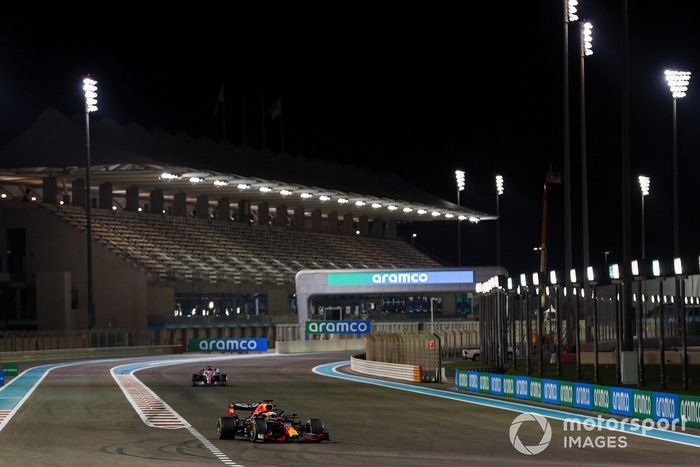 Max Verstappen, Red Bull Racing RB16, Sergio Pérez, Racing Point RP20