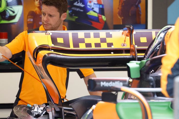 Detalle de la parte trasera del McLaren MCL60