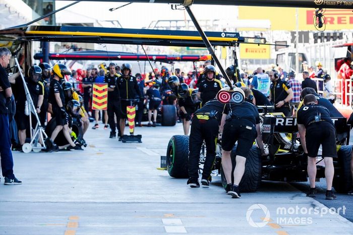 Renault pit stop practice