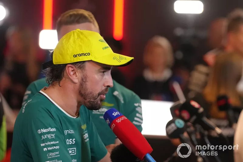 Fernando Alonso, Aston Martin F1 Team, interviewé après les qualifications