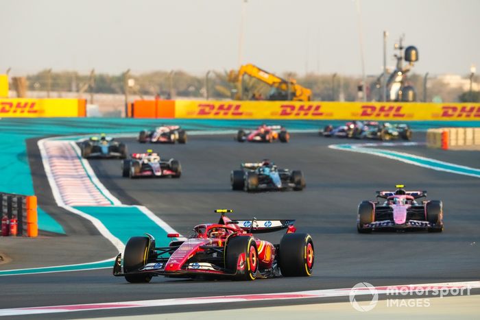 Carlos Sainz, Ferrari SF-24, Pierre Gasly, Alpine A524, George Russell, Mercedes F1 W15