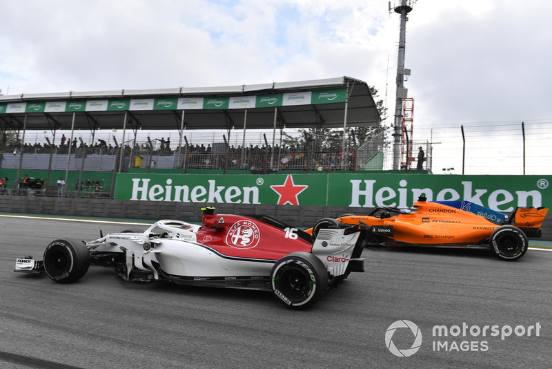 Charles Leclerc, Sauber C37 and Fernando Alonso, McLaren MCL33 battle