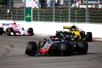Kevin Magnussen, Haas F1 Team VF-18, leads Carlos Sainz Jr., Renault Sport F1 Team R.S. 18, and Esteban Ocon, Racing Point Force India VJM11
