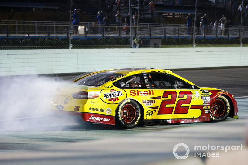 Joey Logano, Team Penske, Ford Fusion Shell Pennzoil celebra