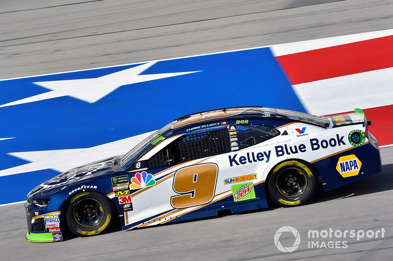 16. Chase Elliott, Hendrick Motorsports, Chevrolet Camaro Kelley Blue Book