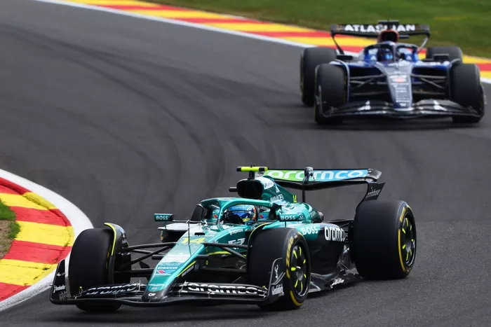 Fernando Alonso, Aston Martin Racing, Alexander Albon, Williams