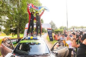 Ganadores Oliver Solberg, Elliott Edmondson, Toyota Gazoo Racing WRT Toyota GR Yaris Rally1