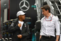 Lewis Hamilton, Mercedes-AMG F1 e Toto Wolff, Direttore del Motorsport, Mercedes AMG F1