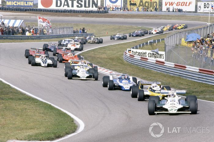 Salida: Alan Jones, Williams FW07B-Ford Cosworth, delante de René Arnoux, Renault RE20, Jacques Laffite, Ligier JS11/15-Ford Cosworth, Carlos Reutemann, Williams FW07B-Ford Cosworth, Jean-Pierre Jabouille, Renault RE20, Nelson Piquet, Brabham BT49-Ford Cosworth, Bruno Giacomelli, Alfa Romeo 179B, Gilles Villeneuve, Jody Scheckter, Ferrari 312T5, Mario Andretti, Lotus 81-Ford Cosworth, John Watson, McLaren M29C-Ford Cosworth, Didier Pironi, Ligier JS11/15-Ford Cosworth, Elio de Angelis, Lotus 81-Ford Cosworth, Riccardo Patrese, Arrows A3-Ford Cosworth, Jean-Pierre Jarier, Tyrrell 010-Ford Cosworth, Eddie Cheever, Osella FA1-Ford Cosworth,  y Nigel Mansell, Lotus 81B-Ford Cosworth