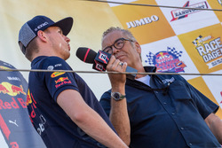 Max Verstappen en Olav Mol tijdens de Jumbo Racedagen