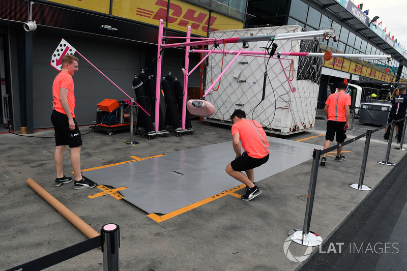 Force India pit box preparations