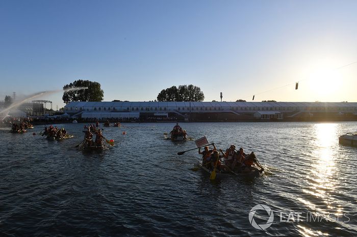 La carrera de balsas