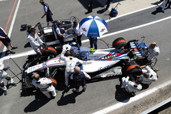 Sergey Sirotkin, Williams FW41, in the pit lane prior to the start