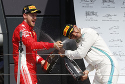 Podio: segundo lugar Lewis Hamilton, Mercedes-AMG F1, ganador de la carrera Sebastian Vettel, Ferrari