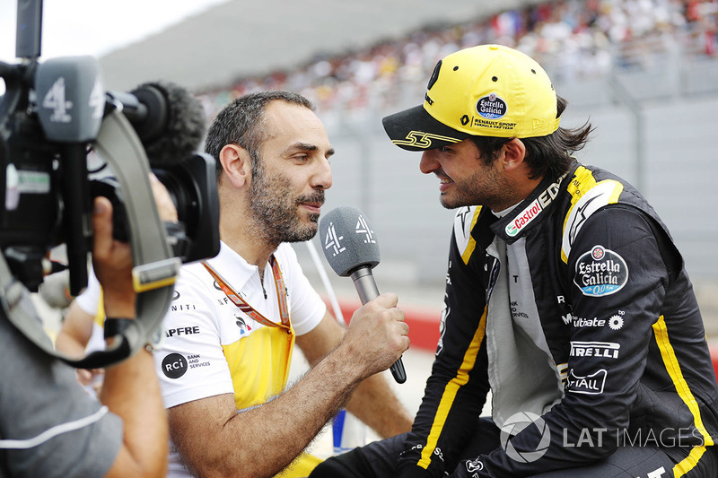 Cyril Abiteboul, Renault Sport F1 Team, y Carlos Sainz Jr., Renault Sport F1 Team