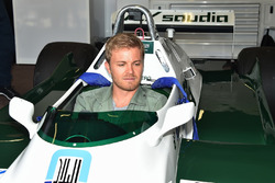 Nico Rosberg, in de Williams FW08 van vader Keke Rosberg