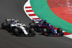 Сергей Сироткин, Williams FW41, и Брендон Хартли, Scuderia Toro Rosso STR13