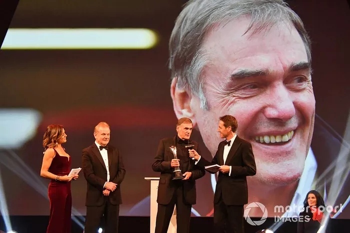 Dick Bennetts vince il Gregor Grant Award