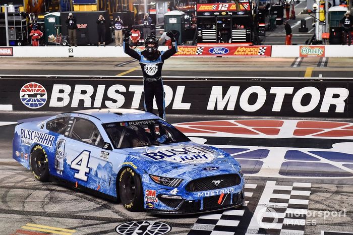 Ganador Kevin Harvick, Stewart-Haas Racing, Ford Mustang