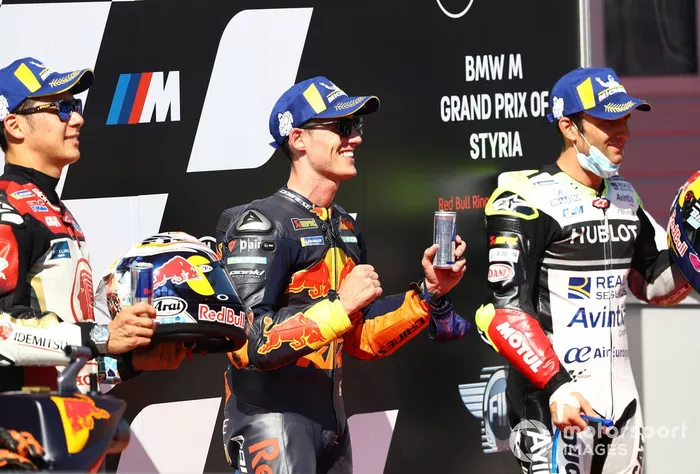 Ganador de la pole Pol Espargaró, Red Bull KTM Factory Racing, segundo Takaaki Nakagami, Team LCR Honda , tercero Johann Zarco, Avintia Racing