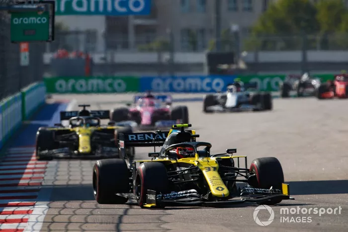 Esteban Ocon, Renault F1 Team R.S.20, Daniel Ricciardo, Renault F1 Team R.S.20, Sergio Pérez, Racing Point RP20