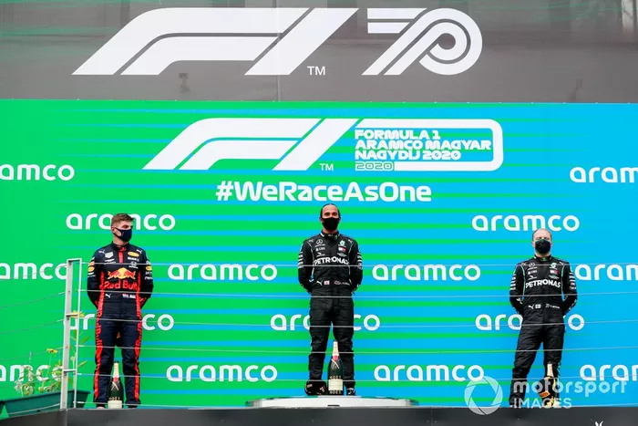 Podio: segundo lugar Max Verstappen, Red Bull Racing, ganador Lewis Hamilton, Mercedes-AMG Petronas F1 y el tercer lugar Valtteri Bottas, Mercedes-AMG Petronas F1