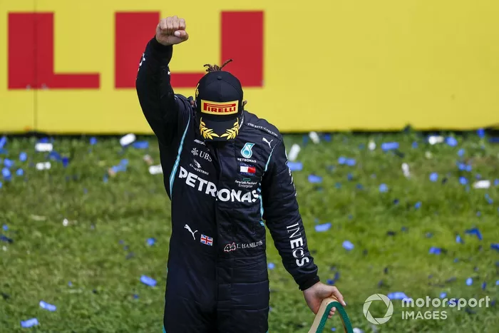 Podio: ganador de la carrera Lewis Hamilton, Mercedes-AMG Petronas F1