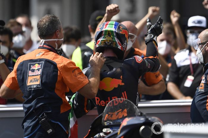 Ganador de la carrera Brad Binder, Red Bull KTM Factory Racing