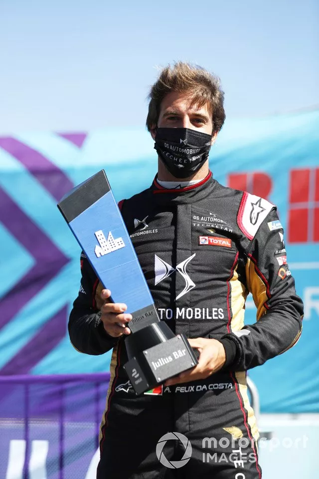 Antonio Felix da Costa, DS Techeetah, celebra su pole position