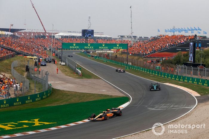 Daniel Ricciardo, McLaren MCL36, Sebastian Vettel, Aston Martin AMR22, Valtteri Bottas, Alfa Romeo C42