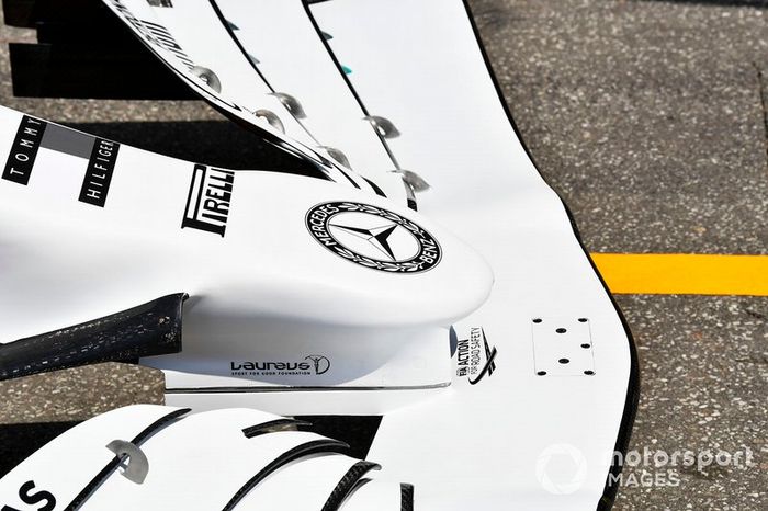 Mercedes AMG F1 W10 con decoración especial por los 125 años en motorsport