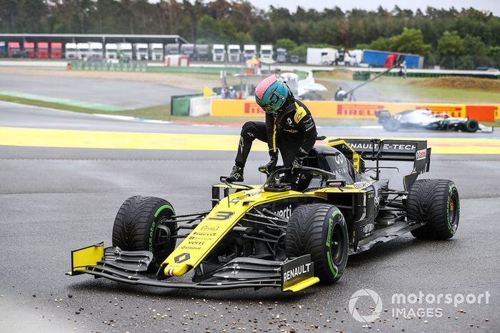 Daniel Ricciardo, R.S.19 de Renault F1 Team, se retira al de la carrera por un problema técnico