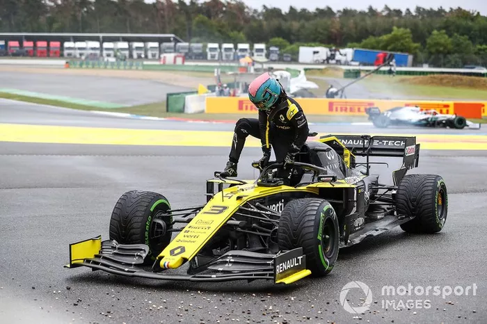 Daniel Ricciardo, R.S.19 de Renault F1 Team, se retira al de la carrera por un problema técnico