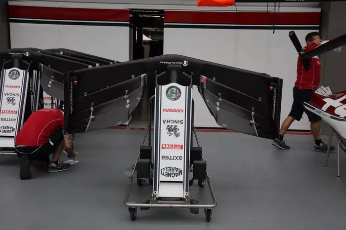 Alfa Romeo Racing C38, asa dianteira