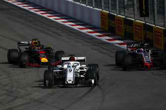 Marcus Ericsson, Sauber C37, Romain Grosjean, Haas F1 Team VF-18 and Daniel Ricciardo, Red Bull Racing RB14