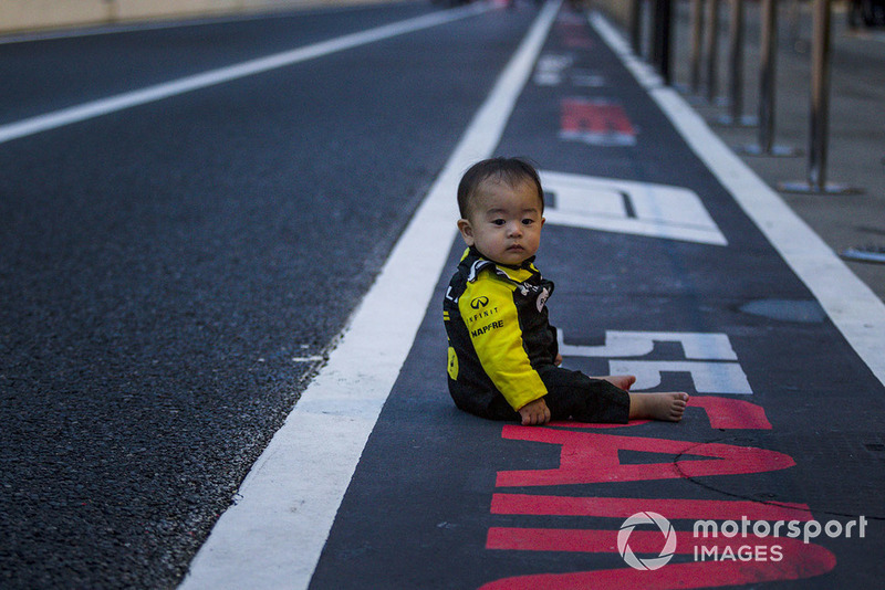 Young fan of Renault Sport F1 Team
