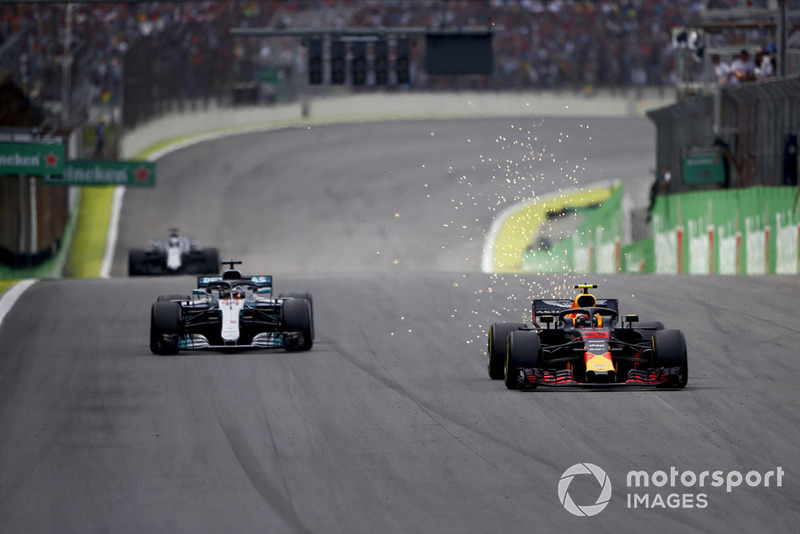 Verstappen es aplaudido después de pasar a Hamilton y ponerse primero 👏