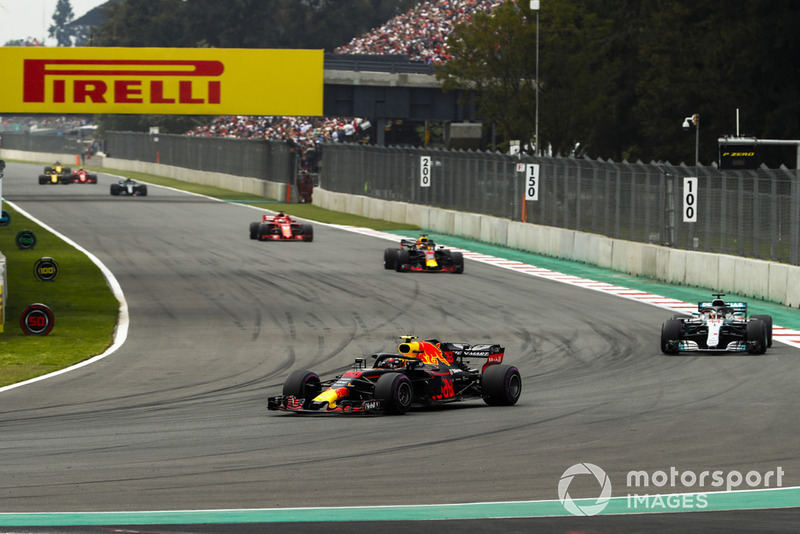 Max Verstappen, Red Bull Racing RB14, memimpin