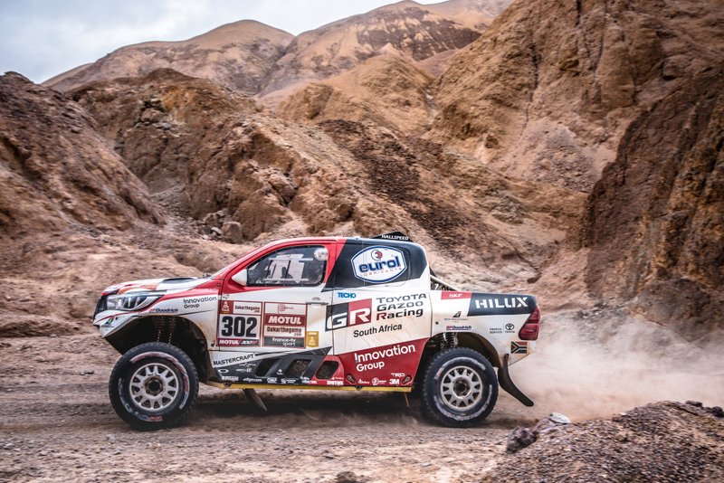 #302 Toyota Gazoo Racing Toyota Hilux: Жінель де Вільєр, Дірк фон Цітцевітц