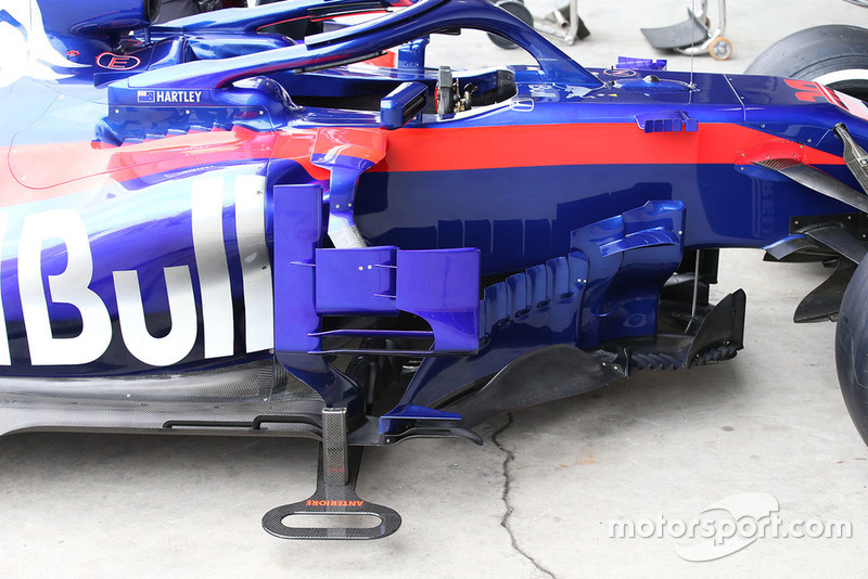 Deflektor sidepod Toro Rosso STR13 kini terpasang pada kedua mobil Toro Rosso setelah pertama kali diuji coba di GP Amerika Serikat.
