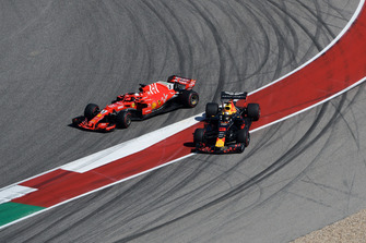 Sebastian Vettel, Ferrari SF71H en Daniel Ricciardo, Red Bull Racing RB14 clash