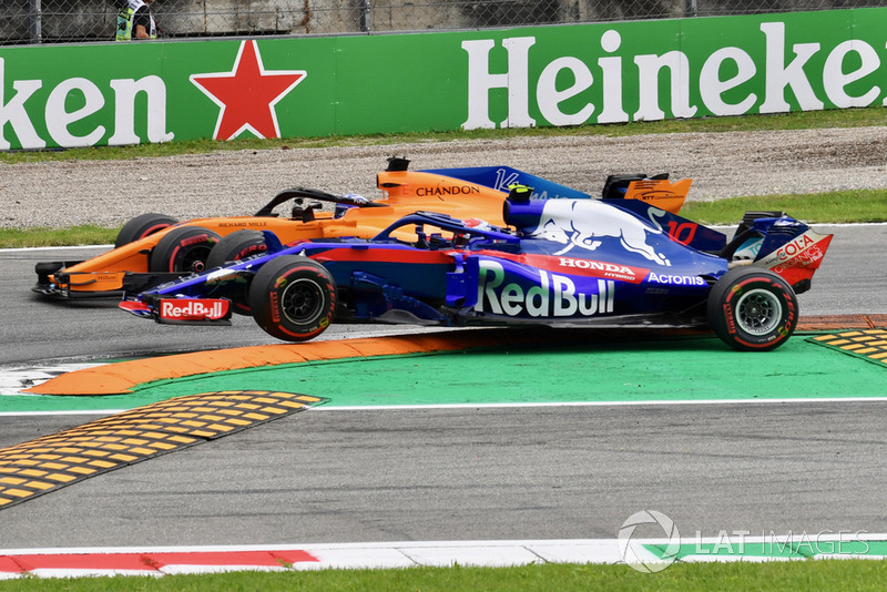 Фернандо Алонсо, McLaren MCL33 , П'єр Гаслі, Scuderia Toro Rosso STR13