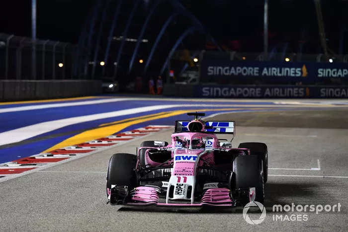 Sergio Perez, Racing Point Force India VJM11 en la parrilla