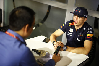 Max Verstappen, Red Bull Racing met Motorsport.com journalist Erwin Jaeggi
